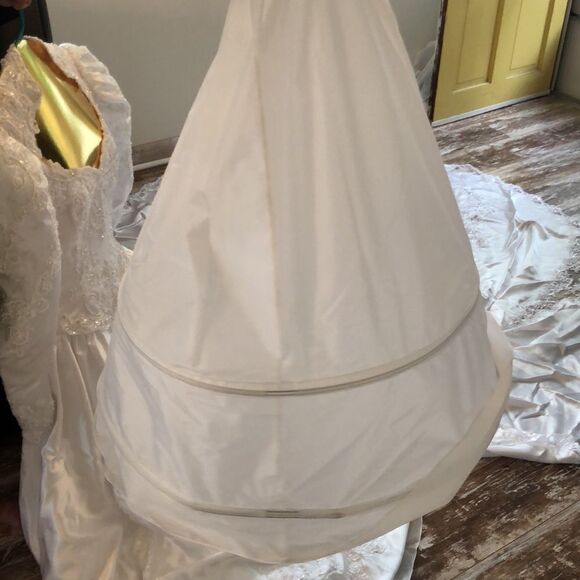 Vintage Custom Wedding dress and Veil in box with Royal Train - Picture 17 of 17